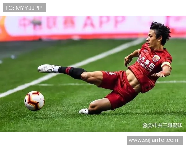 谢羽足球明星图揭示了他在绿茵场上的辉煌成就与不懈奋斗的故事 谢羽足球明星图揭示了他在绿茵场上的辉煌成就与不懈奋斗的故事