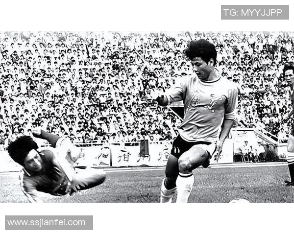 足球明星出席葬礼感人视频引发网友热议展现深厚友情与哀悼之情 足球明星出席葬礼感人视频引发网友热议展现深厚友情与哀悼之情