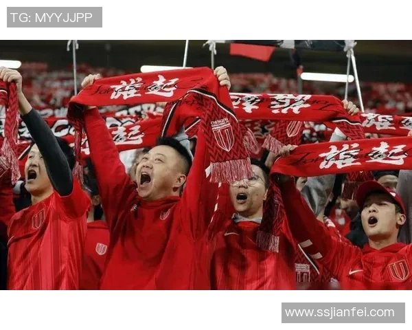 足球明星忍让瞬间集锦展现体育精神与团队合作的魅力